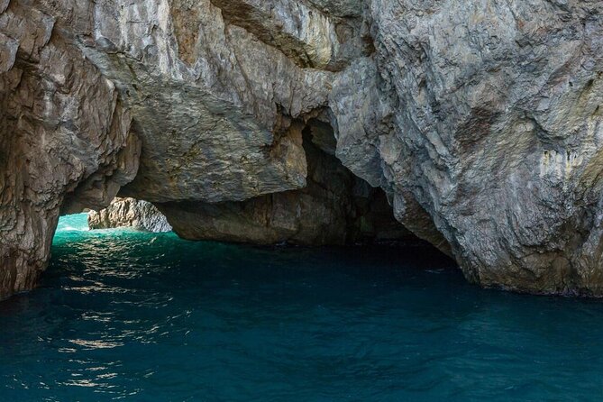 3 Hours Private Boat Tour of Capri with Pasta and Prosecco - Seeing Capri from the water