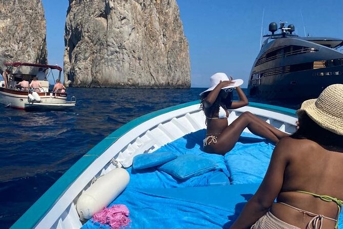 3 Hours Private Boat Tour of Capri with Pasta and Prosecco - White Grotto and Red Grotto