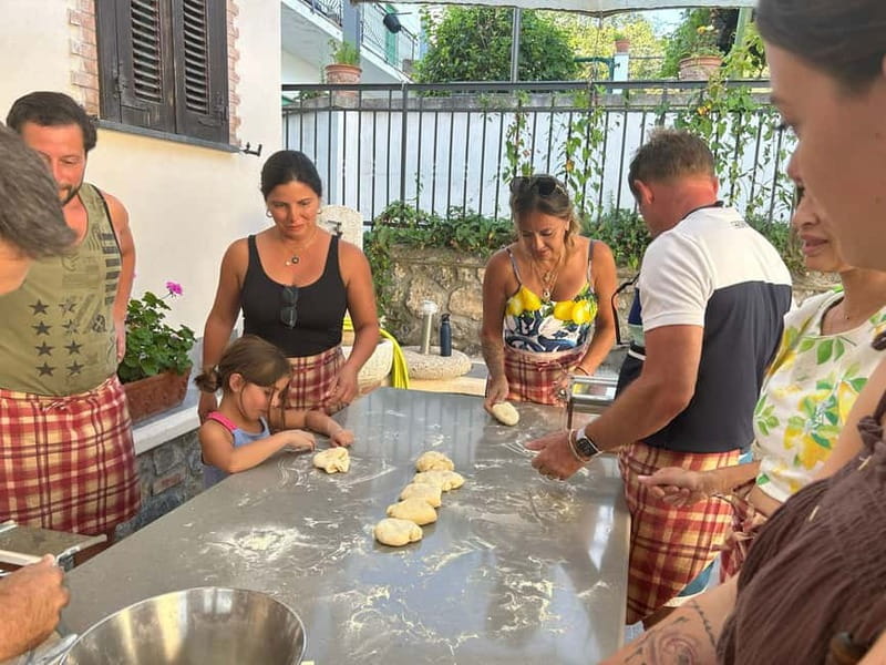 Amalfi Cooking class: tagliatelle, mozzarella and tiramisù - Arriving at the century-old farmhouse