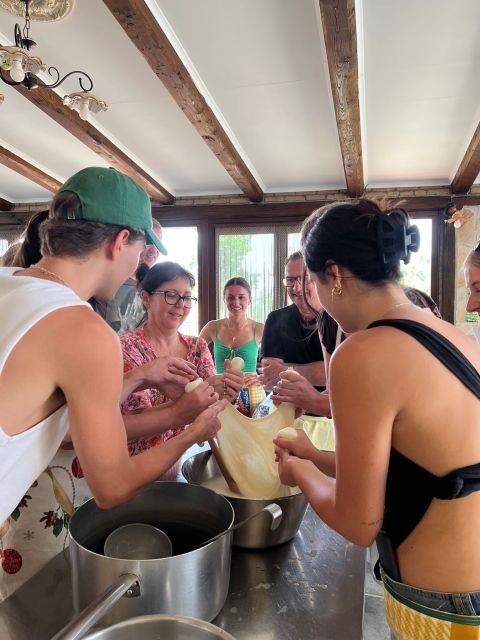 Amalfi Cooking class: Tiramisù, mozzarella and Pasta - Shaping mozzarella and understanding the ingredients