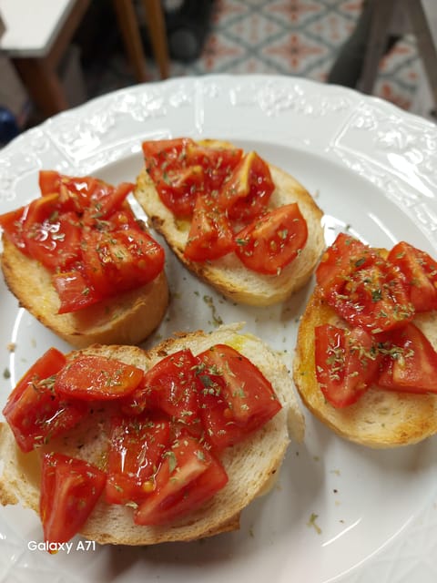 Amalfi: cookingclass whit mozzarella, tiramisù and pasta - What You Make First: Fresh Mozzarella