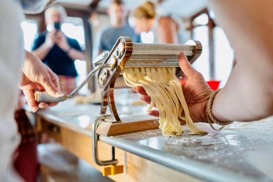 Amalfi: Mozzarella, Fettuccine, and Tiramisù Cooking Class - Why this Pianillo class feels different from a restaurant meal