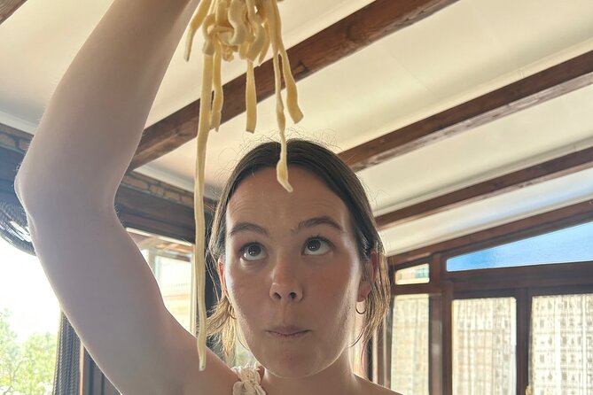 Amalfi: pasta fresca, mozzarella e tiramisù - Kneading pasta and shaping tagliatelle