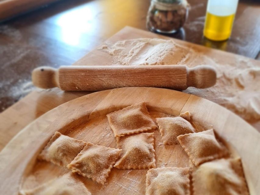 Arezzo: pasta e tiramisù cooking class organic Tuscan farm - Practical details that affect your day