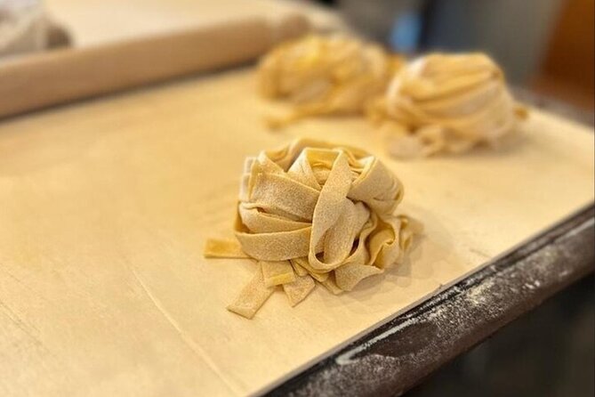 Authentic Pasta and Tiramisù cooking class at spanish steps - How personal is the group?