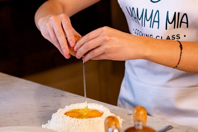 Authentic Pasta and Tiramisu with Unlimited Wine in Florence - Wine and the pace of the evening