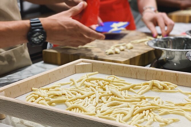 Authentic Roman Pasta & Tiramisu Experience with Italian Wine - What the guide can add to the experience