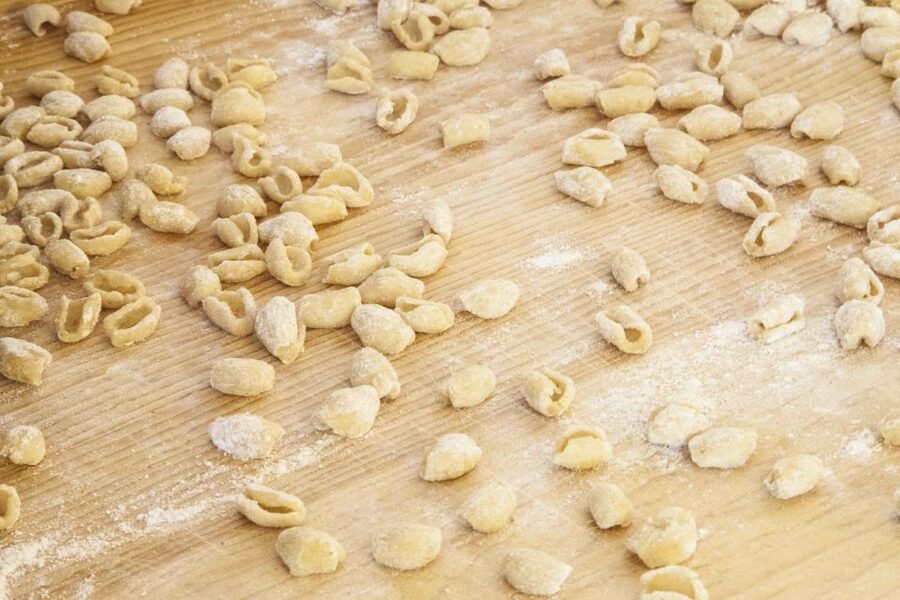 Bari: Pasta & Tiramisu Cooking Class at a Local's Home - A cooking class that feels like entering family life