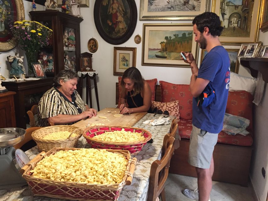 Bari Rickshaw Tour with Pasta Experience - Entering a local home for the pasta lesson