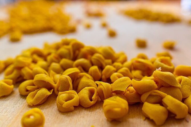 Bologna Food & Market Tour with 6 Tastings, Pasta, Wines & More - Watching two types of pasta take shape