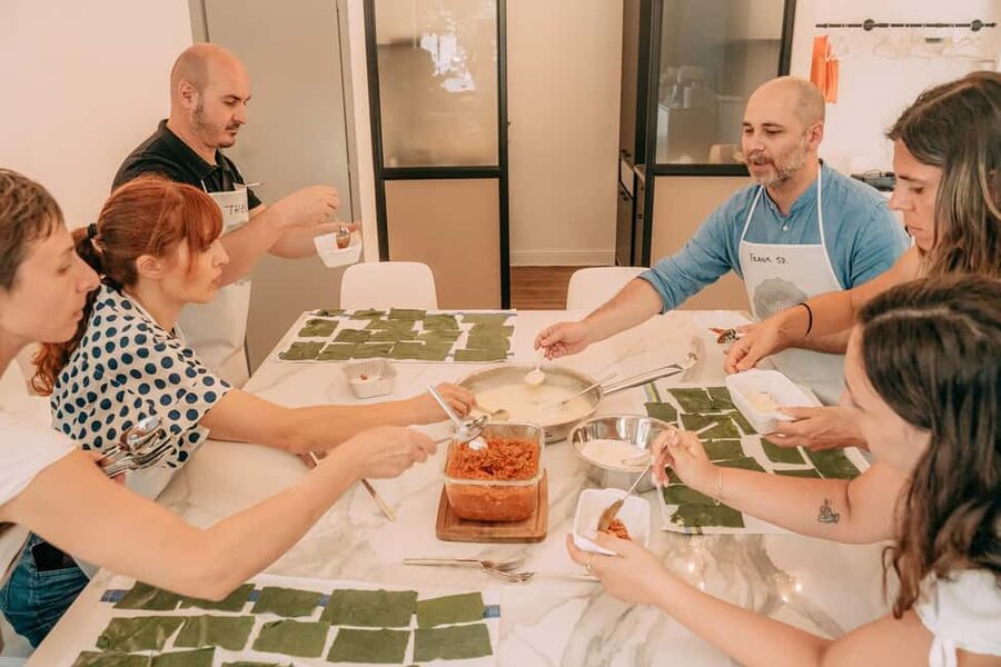Bologna: Original Lasagna & Gelato Class at a Cooking School - Gelato and sorbet while the lasagna bakes