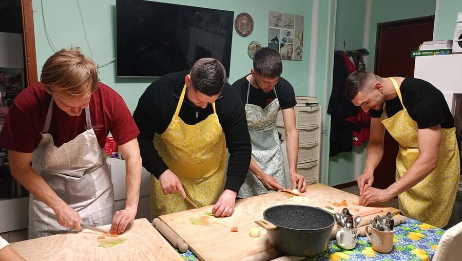 Bologna: Pasta Tagliatelle al Ragu Cooking Class with Wine - What you make during the three-hour class