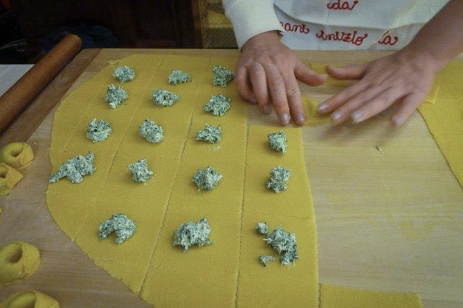 Bologna: Tagliatelle & Ragù Home Cooking Class with wine - Learning traditional Bolognese ragù