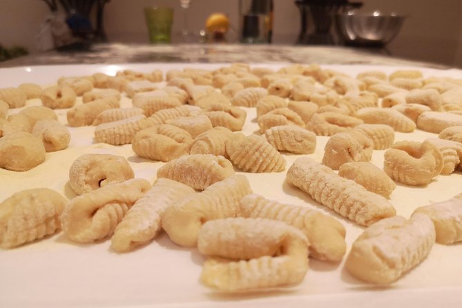 Bruschetta, Fettuccine, Gnocchi, Tiramisu Cooking Class - A warm team makes the difference