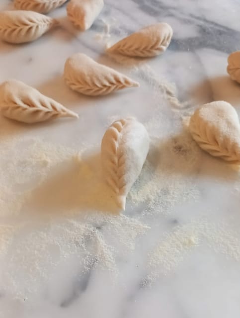 Cagliari: Workshop di pasta fresca tradizionale sarda - Learning the a sa spighitta closure