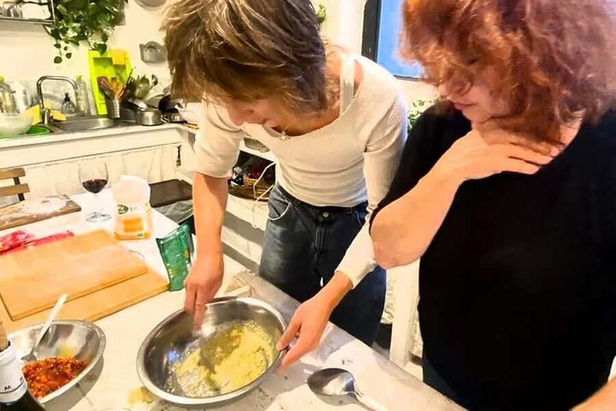 Catania: Pistachio Ravioli, Pasta Home Cooking Class w/ Wine - Ringing the bell and entering Angela’s home