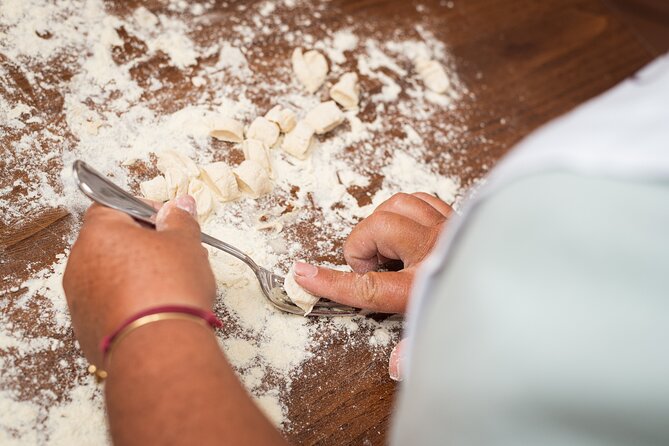 Cesarine: Pasta & Tiramisu Class at Local's Home in Verona - Getting to the meeting point