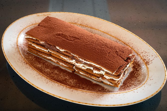 Cesarine: Private Pasta and Tiramisu Class in a Local Venice Home - Eating the meal with Veneto wine