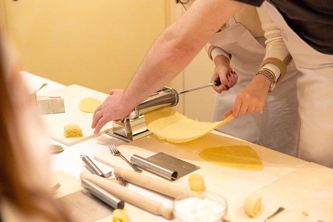 Cesarine: Small group Pasta and Tiramisu class in La Spezia - Prosecco, nibbles, and a relaxed start