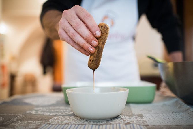 Cesarine: Small group Pasta and Tiramisu class in La Spezia - The hosts are part of the experience
