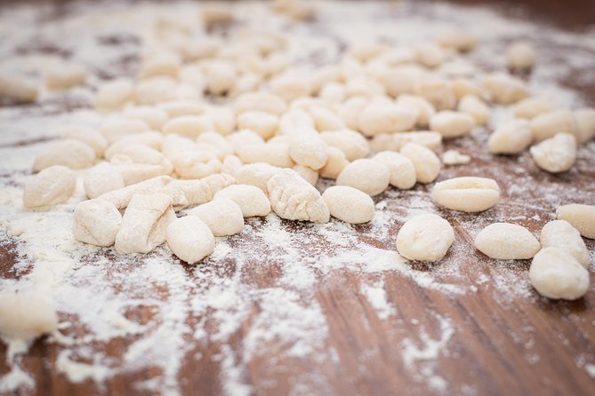 Cesarine: Small group Pasta and Tiramisu class in Messina - The meal is as important as the lesson