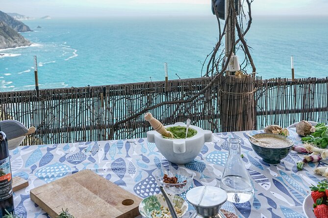 Cinque Terre: Gnocchi & Pesto Class with Seaview in Riomaggiore - Grinding Genovese pesto the Ligurian way