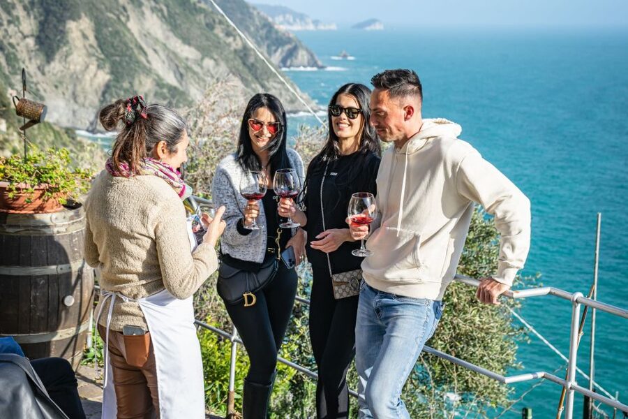 Cinque Terre: Gnocchi & Pesto cooking class with seaview - A lesson shaped by family recipes