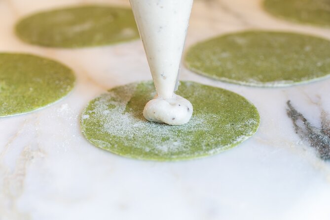 Cook & Dine in Rome: Pizza, Ravioli & Gelato with Unlimited Wine - Why this class works well near the Colosseum