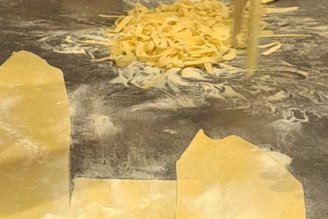 Cooking class in a garden: handmade pasta - Starting with prosecco and a trio of appetizers