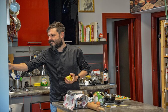 Cooking Class in Palermo - fresh pasta and tiramisù - Folding ricotta and spinach ravioli