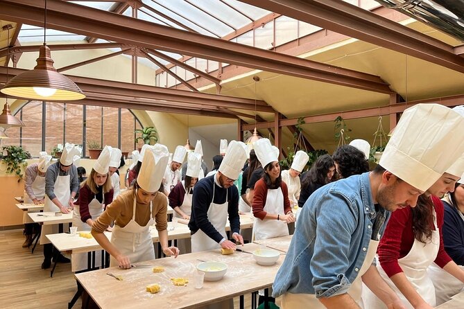 Cooking class with fresh pasta, meat and tastings of 4 wines - Three Tuscan pastas in one Siena kitchen