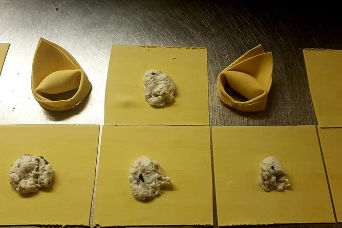 Cooking class with fresh pasta, meat and tastings of 4 wines - From the cooking station to a full Tuscan meal