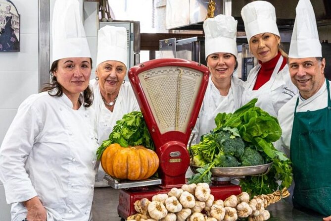 Cooking class with fresh pasta, meat and tastings of 4 wines - Practical details before you book