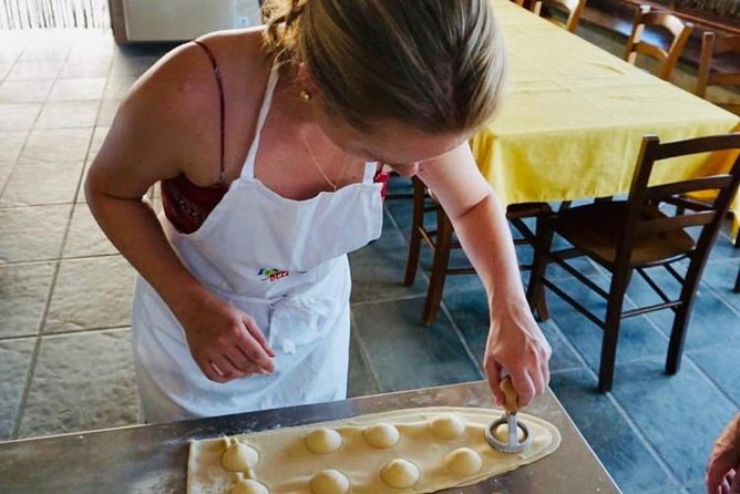 Cooking lesson: tagliatelle, mozzarella and tiramisu - Tiramisu starts the three-hour class