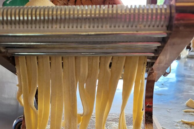 Cooking lesson: tagliatelle, mozzarella and tiramisu - Limoncello closes the meal