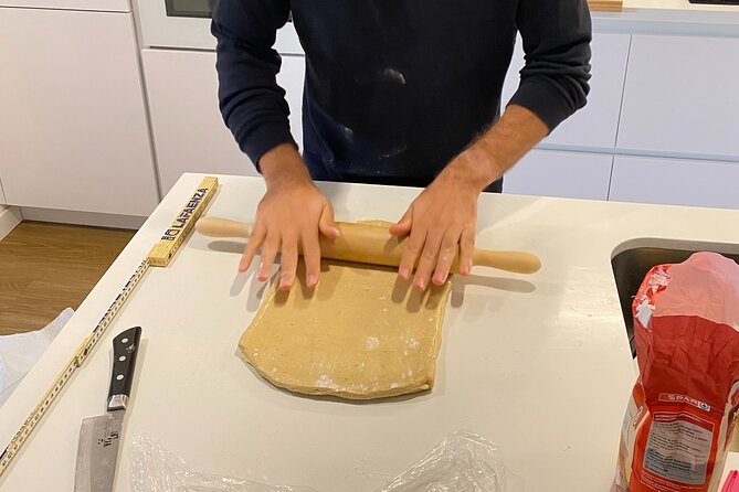 Cooking with us: Pasta Cooking Class in Alicante - Rosario and Rosanna set the tone