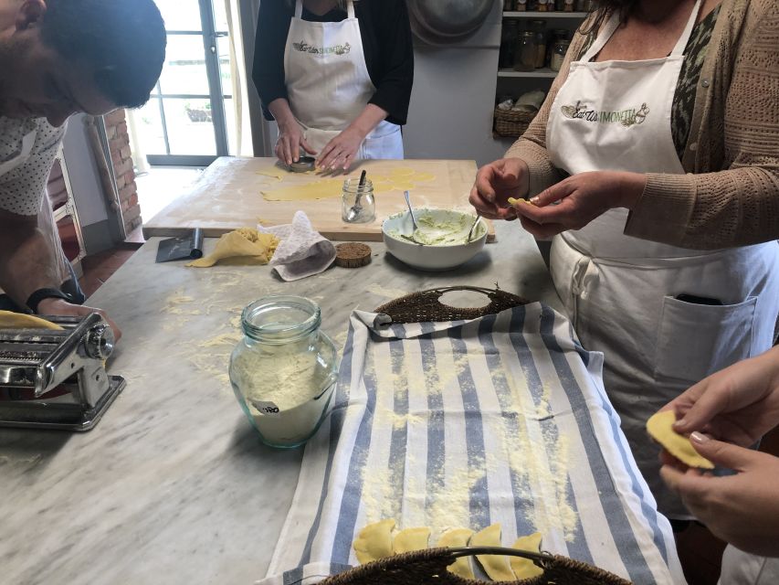 Cortona: Pasta and Pizza Cooking Class - A garden break with views over the Valdichiana