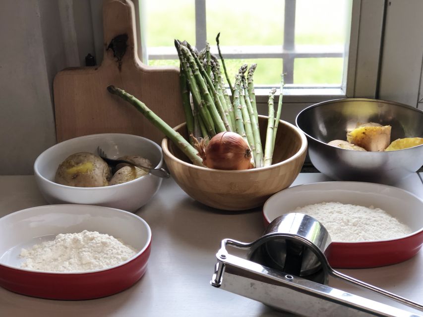Cortona: Pasta and Pizza Cooking Class - Simonetta and Guido set the tone