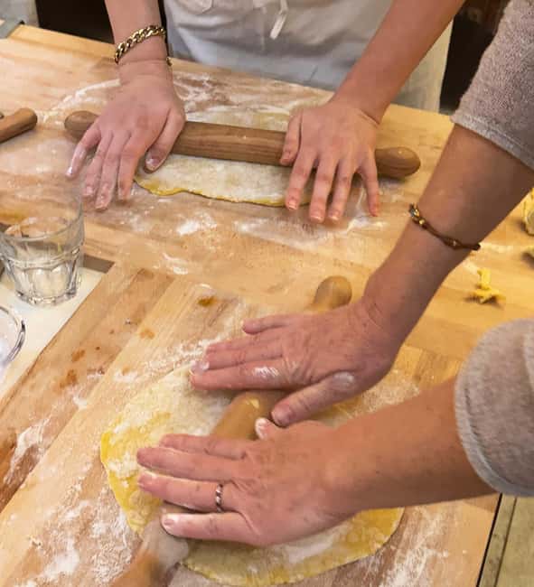 Florence Cooking Class: Ravioli & Pasta & Wine + Gift Apron - Key points at a glance