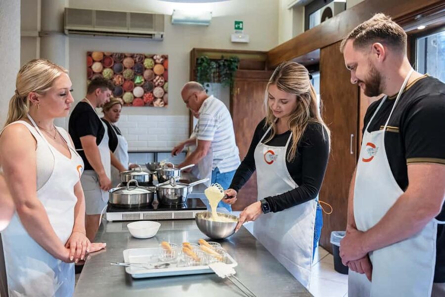 Florence: Handmade Pasta & Dessert Class with Unlimited Wine - The optional Florence street-food afternoon
