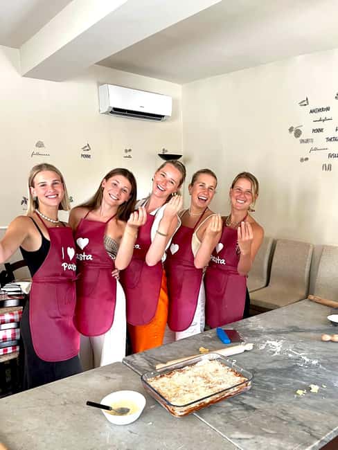 Florence: Lasagna and Spaghetti-Making Class - Rolling pasta in a Florentine palazzo