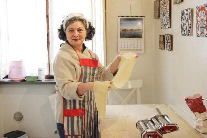 Florence Market Tour and Pasta Class with Food Author Patrizia - Walking from the market to Patrizia’s apartment