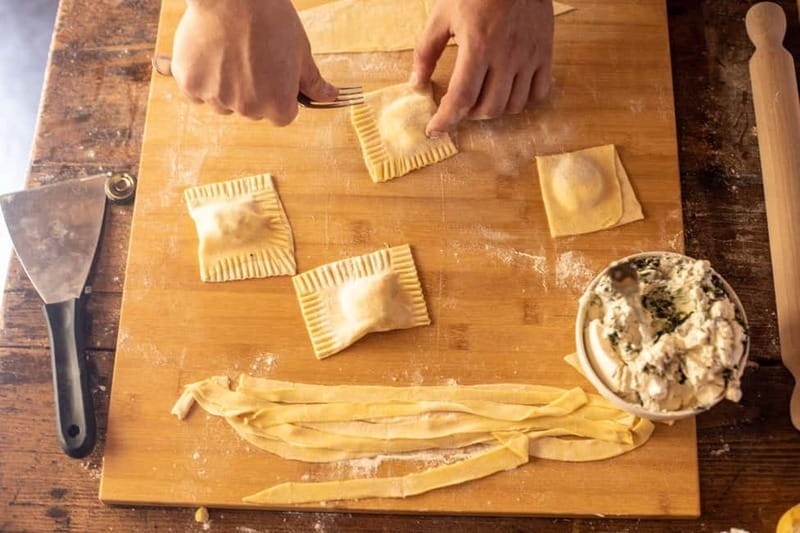 Florence: Pasta & Tiramisu Class with Unlimited Wine - Sant’Ambrogio Market: the best extra on the morning schedule
