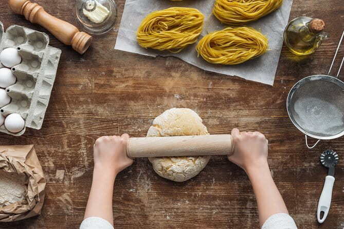 Florence Pasta & Tiramisu Cooking Class with Unlimited Wine - Should you book the Rosso Crudo class?