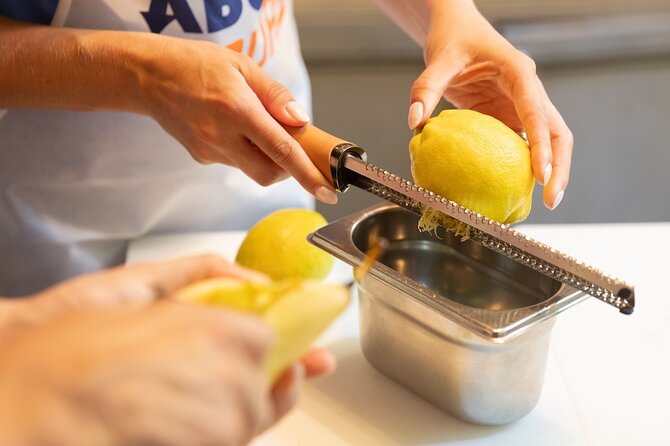 Florence Pizza or Pasta Class with Gelato Making at a Tuscan Farm - The chefs make the long class feel easy