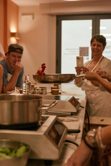 Florence: Premium Pasta and Gelato Cooking Class - What to bring and how to plan the timing
