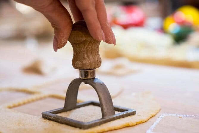 Florence: Tiramisu & Pasta Cooking Class with Unlimited Wine - Key points to know before booking