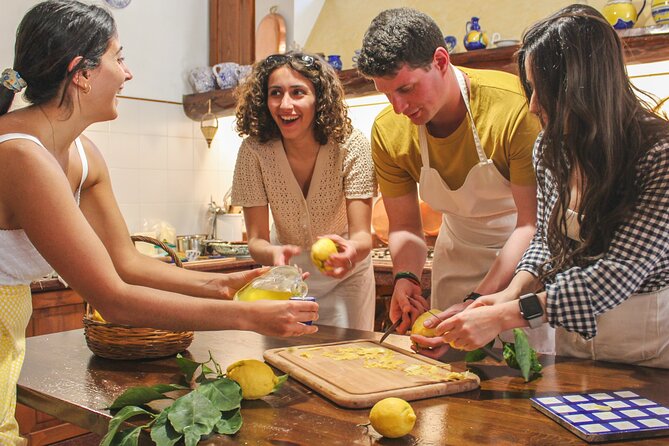 Fresh pasta and Limoncello course in a lemon grove - Returning to the meeting point