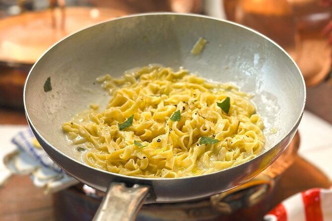 Fresh pasta and Limoncello course in a lemon grove - The limoncello lesson starts with the local specialty