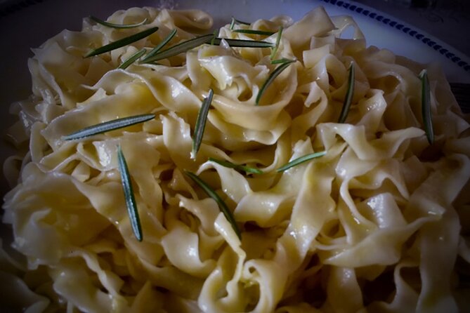 Fresh pasta with a view near Asti – Langhe, Roero, Monferrato - Shaping ravioli del plin